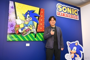 Translation: Checking Out the First Collaboration With Sonic! Report on the 'Be happy! Romero Britto Japan Exhibition' PRESS PREVIEW with Sonic Series Producer Mr. Iizuka in Attendance