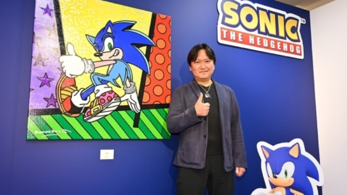 Translation: Checking Out the First Collaboration With Sonic! Report on the ‘Be happy! Romero Britto Japan Exhibition’ PRESS PREVIEW with Sonic Series Producer Mr. Iizuka in Attendance
