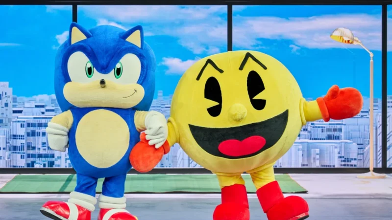 Pac-Man celebrates his 45th anniversary with a dream conversation alongside Sonic. Two iconic characters who have raced through the Shōwa and Reiwa eras reflect on their “lives”:“You never know what’s going to happen, and that’s what makes it interesting.”
